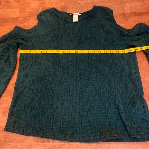 H&M Cold Shoulder Top - Picture 5 of 6
